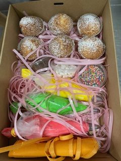 Cupcake Decorating