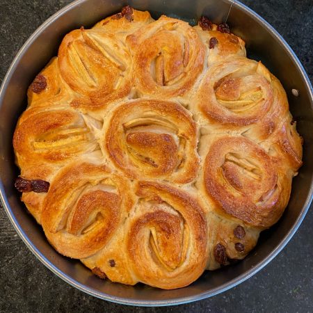 Apple Scroll Pull Apart